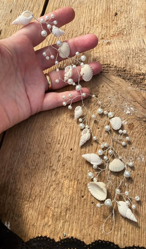 White Sea Shell Wedding Hair Vine Bridal Beach Wedding Crown - Etsy Shells In Hair, Mermaid Superhero, Shells Accessories, Seashell Hair Accessories, Ocean Themed Wedding, Ocean Accessories, Ocean Wedding Theme, Shell Crown, Shell Wedding