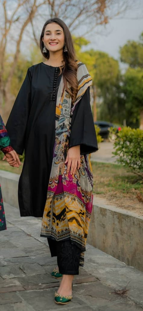 Pakistan Fashion Casual Simple, Trendy Outfits Pakistani Casual, Pakistani Black Outfit, Black Shalwar Kameez For Girl, Simple Black Shalwar Kameez, Black Dress Outfit Pakistani, Simple Black Dress Casual Pakistani, Simple Pakistani Dresses Shalwar Kameez Casual, 3pis Design