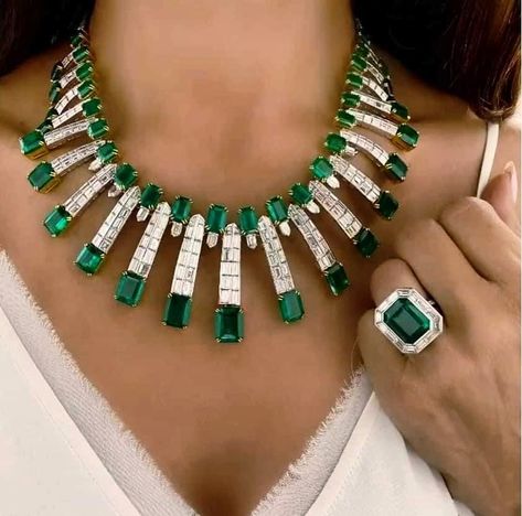 Emerald And Diamond Necklace, Diamond Girl, Emerald Jewelry, Precious Gems, Emerald Diamond, Rarity, Indian Jewelry, Tiara, Diamond Necklace