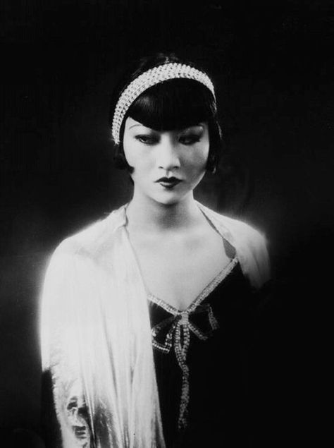 Anna May Wong in- City Butterfly (aka Pavement Butterfly), Dir. Richard Eichberg, 1929 Oud Hollywood, Anna May Wong, Flapper Girls, Anna May, Glamour Vintage, Vintage Versace, Actrices Hollywood, Silent Movie, Roaring Twenties