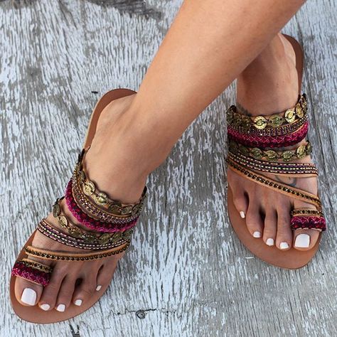 // averyjomorgan // Rome Beach, Bohemian Barefoot Sandals, Summer Sandals Flat, Boho Shoes, Mode Hippie, Boho Sandals, Fashion Shoes Flats, Mode Boho, Heel Slippers