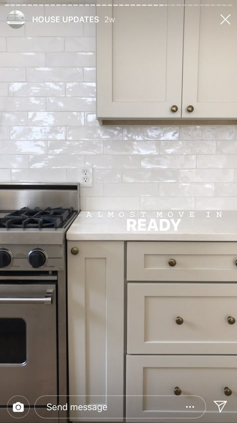 Glossy White Kitchen Backsplash, Glossy White Subway Tile Kitchen Backsplash, Creamy Subway Tile Backsplash, Small Vs Large Subway Tile Backsplash, White Glossy Subway Tile Backsplash, Pearlescent Backsplash Kitchen, Pearlescent Tiles Kitchen, Splashboard Kitchen, Shiny Subway Tile Backsplash