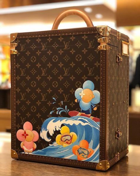 Luggage Painting Diy, Custom Lv Bag, Louis Vuitton Customized Bag, Painted Louis Vuitton Bag, Custom Louis Vuitton, Painted Purse, Diy Luggage, Louis Vuitton Trunk, Louis Vuitton Luggage