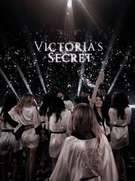 Victoria's Secret Wallpaper, Fashion Show Aesthetic, Vs Models Aesthetic, Viktoria Secret, Secret Wallpaper, Luxurious Shopping, Victoria's Secret Pink Wallpaper, Victoria's Secret Aesthetic, Collage Wallpapers