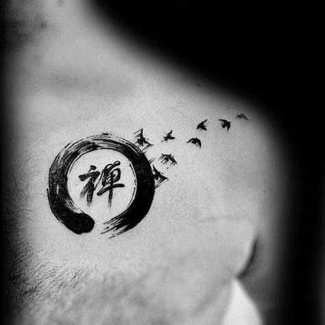 Enso Chest Tattoo, Enso Tattoo Men, Zen Tattoo Men, Enso Tattoo, Dotwork Tattoo Mandala, Tatuaje Trash Polka, Zen Tattoo, Enso Circle, Chinese Symbol Tattoos