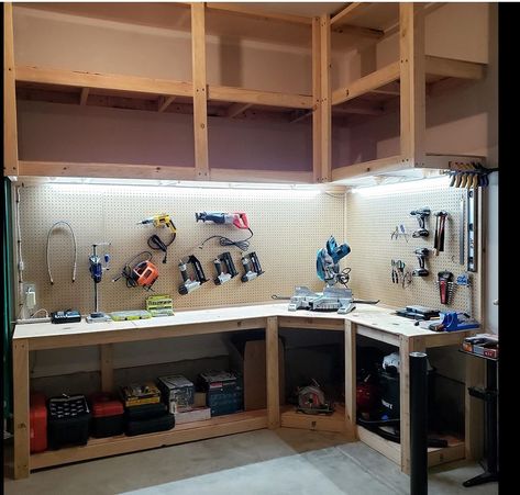 Small Workshop Layout, Garage Work Bench Ideas, Corner Workbench, Garage Bench, Diy Garage Storage Ideas, Shed Workshop, Garage Workbench Plans, Garage Workshop Layout, Garage Storage Inspiration