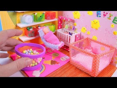 DIY Miniature Baby Playroom & Playpen, Ball Pit, Baby Potty - YouTube Barbie Bebe, Miniature Nursery, Barbie Diy Accessories, Barbie House Furniture, Dollhouse Rooms, Diy Barbie House, Dollhouse Nursery, Baby Playroom, Barbie Things