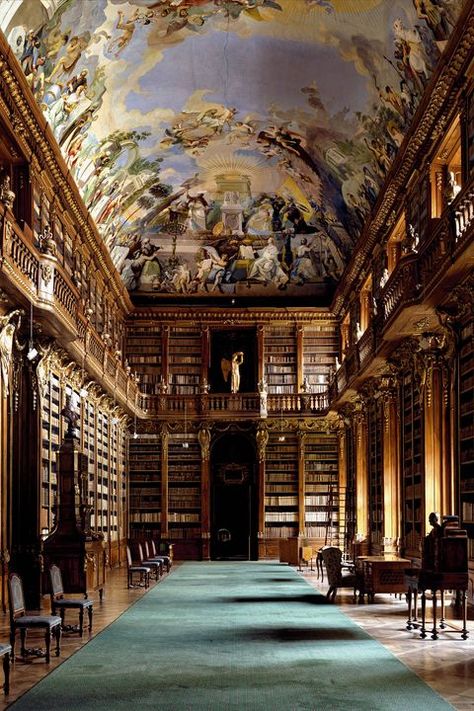 18th Century Library, Old Library Aesthetic, Most Beautiful Libraries, Grand Library, Beautiful Libraries, Walnut Wall, Old Libraries, Dream Library, Beautiful Library