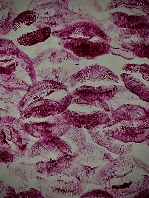 Kiss Marks Lipstick Aesthetic Wallpaper, Blue Kisses Wallpaper, Purple Lipstick Aesthetic, Purple Lips Aesthetic, Lipstick Kiss Wallpaper, Purple Kiss Aesthetic, Purple Kiss Wallpaper, Light Purple Lipstick, Kiss Aesthetic