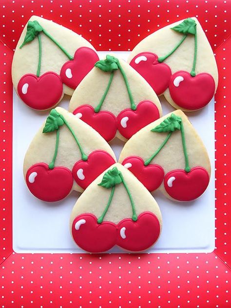 Valentine Sugar Cookies, Royal Iced Cookies, Fruit Cookies, Decorated Cookies Tutorial, Cherry Cookies, Decorações Com Comidas, Heart Shaped Cookies, Cookie Tutorials, Summer Cookies