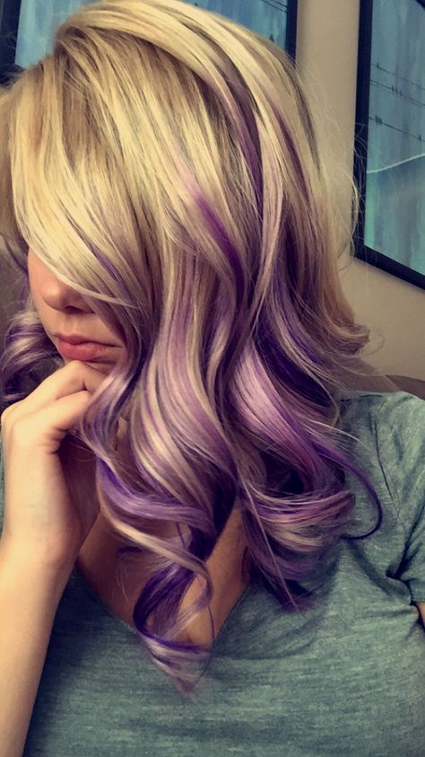 Purple and blonde hair Blonde And Purple Hair, Balayage Bangs, Blonde And Purple, Blond Hairstyles, Lilac Hair Color, Hair Dye Tips, Ombre Blond, Hair Color Burgundy, Lilac Hair