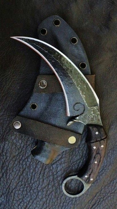 Knife Patterns, Pretty Knives, Karambit Knife, Cool Swords, Cool Knives, Knife Making, Axes, Blacksmithing, Swords