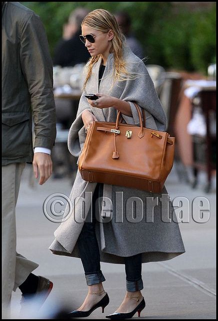 Ashley Olsen toting Gold Birkin 40cm    One of our fave two, Ashley Olsen was out and about in New York, toting her Hermes Birkin 40cm with gold hardware.    *courtesy of www.facebook.com/DelortaeAgency UK's principal luxury authentic handbag SPA Birkin 40, Hermes Birkin, Purse, Handbags, Celebrities, Gold