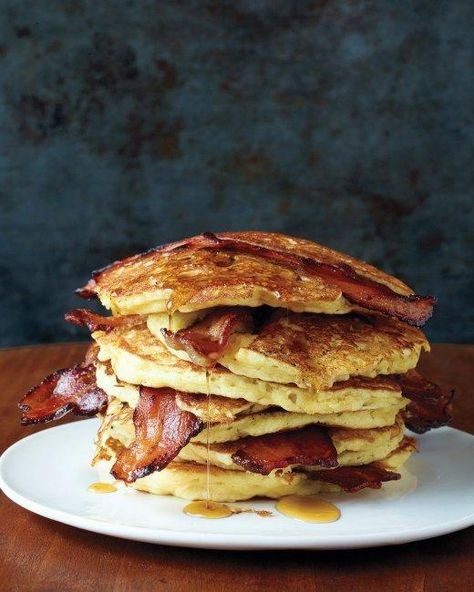 Bacon Pancakes Recipe Pancake Dishes, Holiday Brunch Recipes, Bacon Pancakes, Salty Food, Stack Of Pancakes, Pancakes And Bacon, Holiday Brunch, Tasty Foods, What's For Breakfast