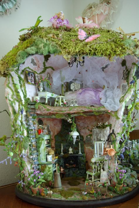 Fair Garden, Bunny Fairy, Fairy Home, Fairy Garden Crafts, Fairy Furniture, Faeries Gardens, Fairy Crafts, Gnome House, Fairy Garden Houses