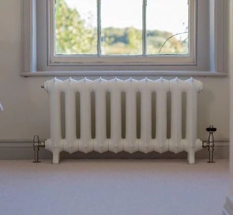 How to paint a cast iron radiator Victorian Paint Colors, Picture Rail Molding, Painted Radiator, Victorian Radiators, Cast Iron Radiator, Iron Radiator, Traditional Radiators, Victorian Terrace House, Cavity Wall