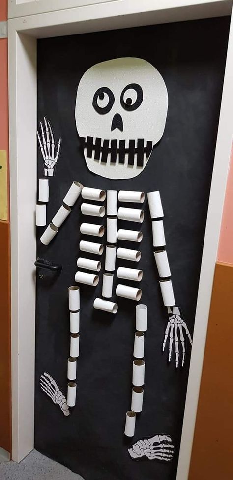 Halloween Door Skeleton, Skeleton Classroom Door, Skeleton Door Decoration For School, Door Decoration Halloween Classroom, Halloween School Door Decorating Ideas, Skeleton Door Decoration, Puerta Halloween, Halloween Door Decorations Classroom, Porta Halloween