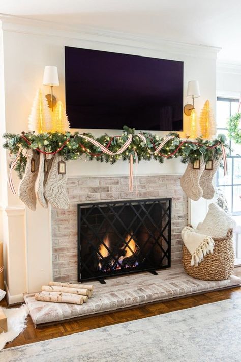 Christmas Mantels With Tv, Fireplace Mantle Decor, Christmas Friends, Christmas Mantle Decor, Fireplace Mantel Decor, Christmas Fireplace Decor, Christmas Mantel, Christmas Mantel Decorations, Christmas Decorations Living Room