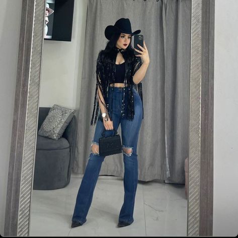 Los Temerarios Concert Outfit, Buchona Outfit Casual, Christian Nodal Concert Outfit, Outfit Palenque, Carin Leon Concert Outfit, Outfits Buchonas, Fuerza Regida Concert Outfit, Ootd Vaquero, Country Fest Outfits