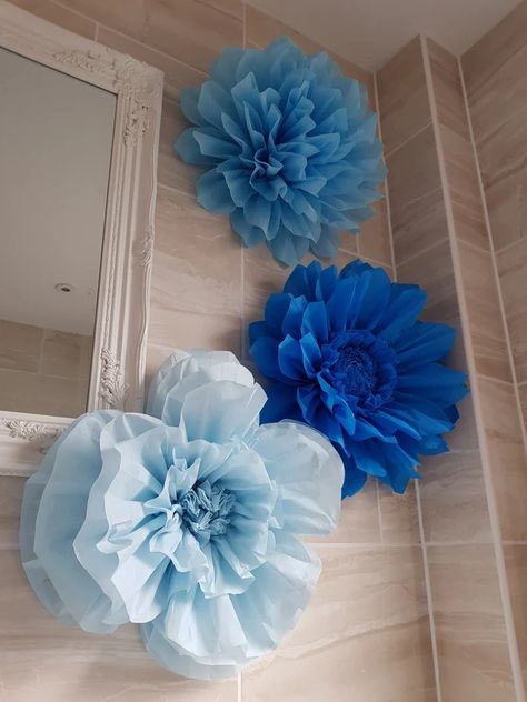 Tissue Paper Flowers Wedding, Paper Pom Pom Flowers, Pom Flowers, Paper Pom Pom, Pom Pom Flowers, Backdrop Birthday, Flower Wall Backdrop, Paper Flower Decor, Paper Flowers Wedding