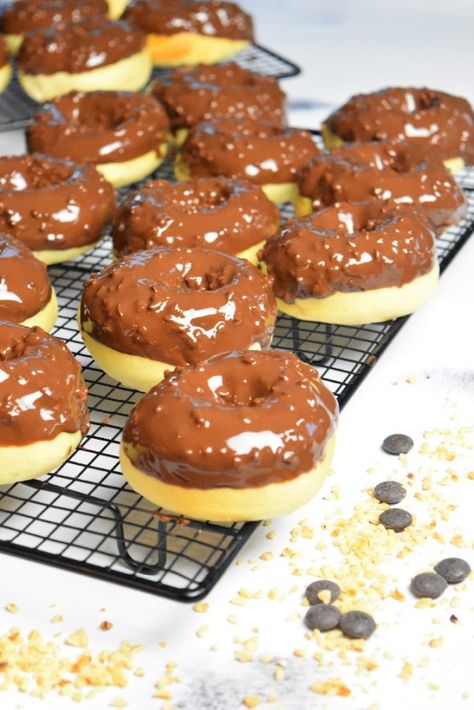 Donuts au four - recette Companion Churros Au Four, Tiramisu Oreo, Biscuit Cupcakes, Snack Collection, Donut Dessert, Desserts With Biscuits, Cake Factory, Mini Donuts, Beignets