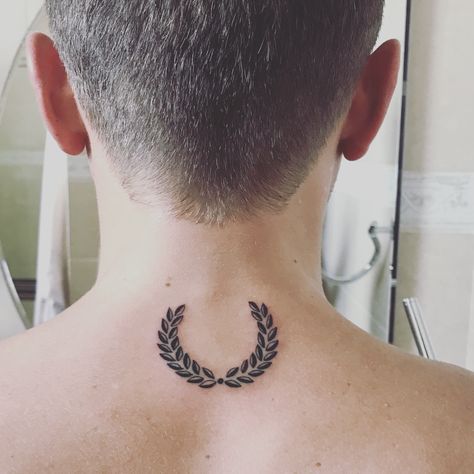 Tattoo nec men Skinhead Tattoos, Laurel Tattoo, Vintage For Men, Roman Tattoo, Wreath Tattoo, Crown Tattoo Design, Men Tattoo, Trendy Tattoo, Friendship Tattoos