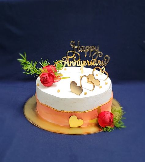 Red velvet sponge with condensed milk and white chocolate frosting covered with whipped cream Velvet Cake Decoration, Red Velvet Cake Decoration, White Chocolate Frosting, Simple Cakes, Happy Anniversary Cakes, Decorating Frosting, Simple Cake Designs, Cake Decorating Frosting, Simple Cake