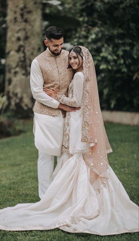 Muslim Wedding Photos, Bride Groom Photoshoot, Pakistani Wedding Photography, Nikah Outfit, Muslim Wedding Photography, Wedding Dress Suit, Groom Photoshoot, Wedding Photoshoot Props, Bride Photography Poses