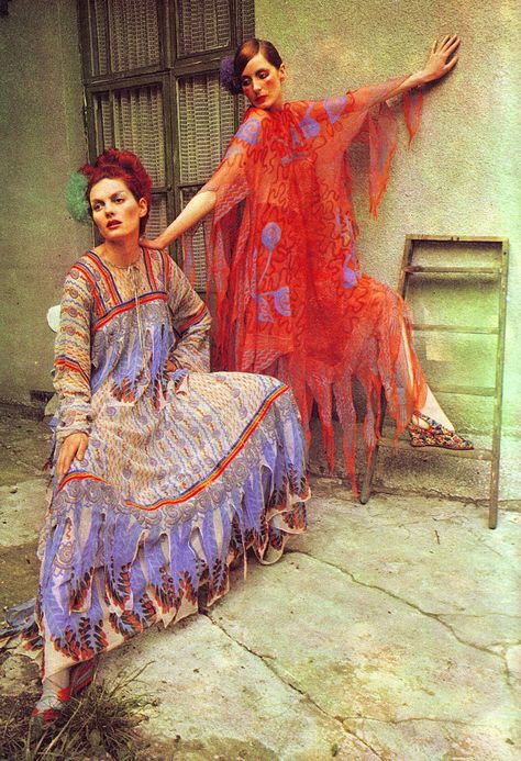 Chiffon dresses that seem to float | por letslookupandsmile Patti Hansen, Ossie Clark, Zandra Rhodes, Irving Penn, Estilo Hippy, Lauren Hutton, Christie Brinkley, 21 July, Fashion 90s