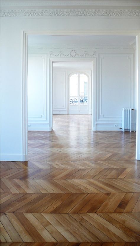 Absolutely stunning chevron wooden floor. The white walls are perfection. My ideal home! Interior Design Minimalist, Herringbone Wood Floor, My French Country Home, Herringbone Wood, Real Estat, Decor Studio, Herringbone Floor, Wooden Floors, Parisian Apartment