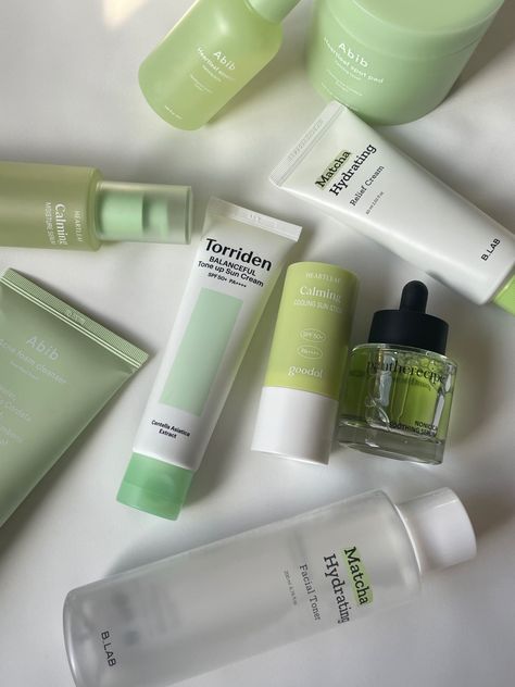 Green Wonyoungism, Products Aesthetic, Green Skincare, Aesthetic Skincare, Skincare Packaging, Asian Skincare, Pretty Skin Care, Facial Toner, Body Skin Care Routine