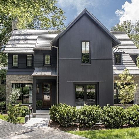 Samplize on Instagram: “Love the dark exterior of this home painted in @benjaminmoore black panther designed by @savageinteriordesign in @nashville . . . . . . .…” Dark Exterior House, Black House Exterior, Exterior Paint Colors, Black Exterior, The Grove, Exterior House Colors, Step Inside, House Designs Exterior, Exterior Colors