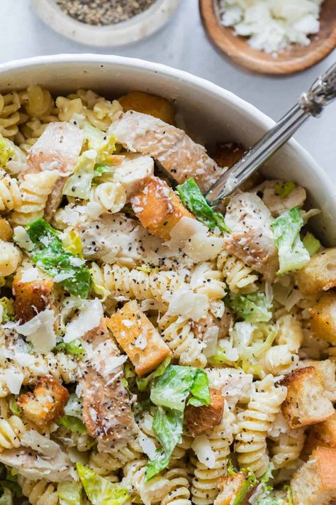 This Chicken Caesar Pasta Salad recipe perfectly combines tender chicken, crisp romaine lettuce, and al dente pasta with a creamy Caesar dressing! This dish is sure to become one of your favorite salads as it's great for meal prep, family dinners, or bringing to a potluck! Pasta With Lettuce Salad, Chicken Ceaser Pasta Salads, Cesar Pasta Salad, Meal Prep Family, Creamy Caesar Dressing, Chicken Caesar Pasta, Caesar Pasta Salad, Caesar Pasta, Chicken Caesar Pasta Salad