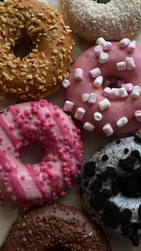 Donut Aesthetic, Donuts Aesthetic, California Food, Food Gallery, Junk Food Snacks, Pretty Dessert, Delicacy Food, Food Therapy, Yummy Comfort Food