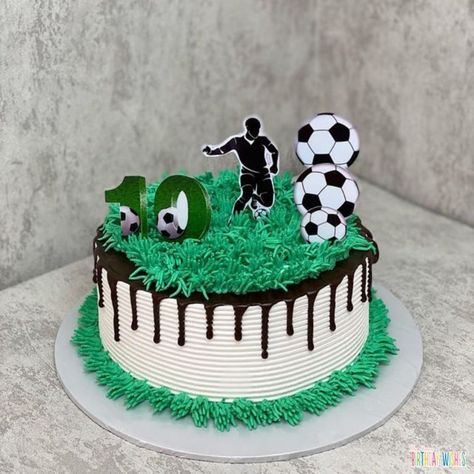 84 Birthday Cakes for Men of Different Ages Football Cakes For Boys, Football Cake Design, 24th Birthday Cake, Soccer Birthday Cakes, Football Birthday Cake, Football Theme Party, Football Birthday Party, Football Cake, Soccer Birthday