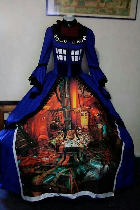 Incredible Tardis dress! ~Doctor who Tardis Costume, Tardis Cosplay, Doctor Who Dress, Tardis Dress, Doctor Who Cosplay, Neo Grunge, Tokyo Street Fashion, Fashion Fantasy, Doctor Who Tardis