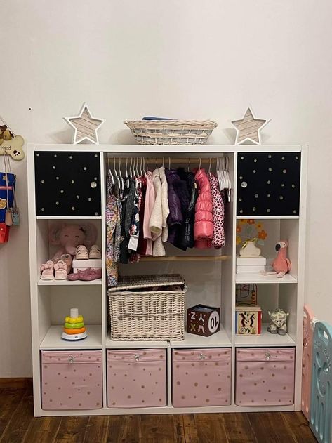 Kallax Nursery Storage, Ikea Kallax Hack Bedroom, Kallax Baby Room, Kallax Hack Kids, Kallax Kids Room, Ikea Small Bedroom, Girls Bedroom Storage, Small Room Nursery, Toddler Closet