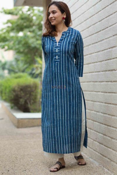 Latest Suit Design 2024 For Women, Indigo Kurta, Cotton Dress Pattern, Simple Kurta, Kurtis Designs, Toddler Dress Patterns, Cotton Blouse Design, Churidar Designs, Indigo Prints