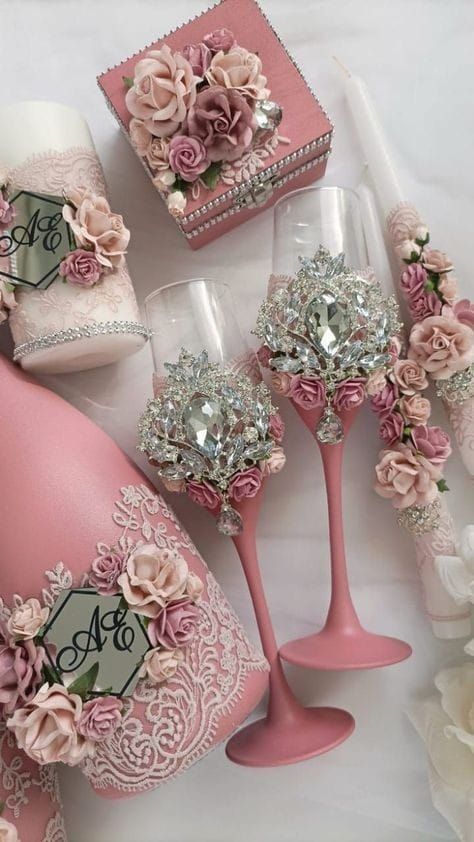 Glass Decor ideas Dood Pilai Glass Ideas, Bejeweled Bottles, Flowers Arrangements Ideas, Glitter Wine Glasses Diy, Glass Decor Ideas, Bling Wedding Cakes, Diy Fimo, Glitter Wine Glasses, Diy Wine Glasses