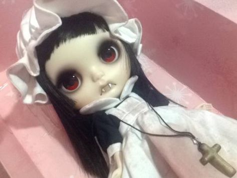 Goth Gifts, How To Impress, Living Dead Dolls, Doll Plushies, Doll Aesthetic, Gothic Dolls, Goth Girl, Grunge Goth, Doll Parts