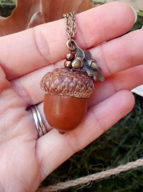 Acorn Drying and Acorn Cap Fairy Candle Tutorial Fairy Candle, Acorn Gifts, Handmade Jewelry Display, Mori Kei Fashion, Fall Hike, Fairy Candles, Acorn Jewelry, Candle Tutorial, Acorn Leaf