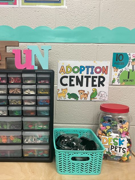 Looking for a fun and engaging classroom management system? My students LOVE their desk pets! Classroom Behavior Management System, Desk Pets, Classroom Management System, Desk Pet, Behavior Management System, Chocolate Covered Cookies, Classroom Desk, Classroom Behavior Management, Classroom Behavior