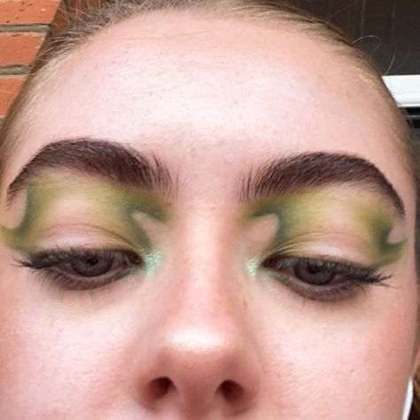 Cool Green Makeup Looks, Edgy Green Makeup, Negative Space Makeup, Green Grunge Makeup, Green Butterfly Makeup, Fae Core, Moss Makeup, Art Eye Makeup, Grunge Eye Makeup