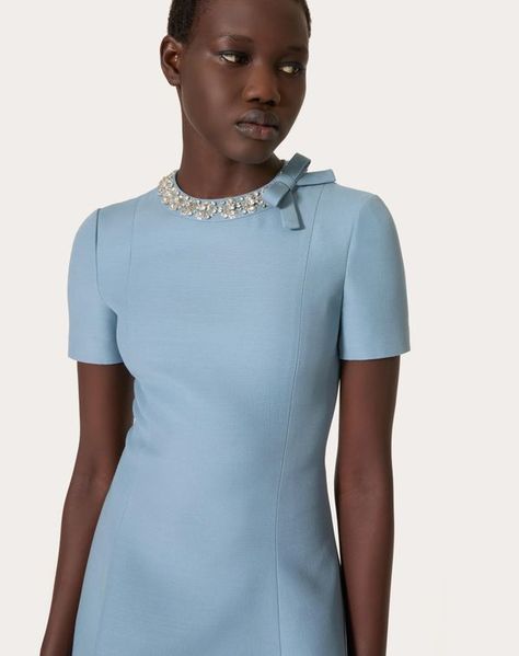 Embroidered Crepe Couture short dress - Bow detail - Rear zip closure - Crepe Couture (65% Virgin Wool, 35% Silk) - Georgette Stretch lining (91% Viscose; 9% Elastane) - Length: 87 cm / 34.3 in. from shoulders in an Italian size 40 - Sleeve length: 39.5 cm / 15.6 in. from the centre back in an Italian size 40 - The model is 176 cm / 5'9" tall and wears an Italian size 40 - Made in Italy The look of the model is completed by a Valentino Garavani Rockstud Spike Bag and Valentino Garavani VLog Valentino Pre Fall 2024, Valentino Outfits Women, Couture Short Dress, Spike Bag, Casual Formal Dresses, Formal Tops, Structured Dress, Valentino Dress, Corporate Wear