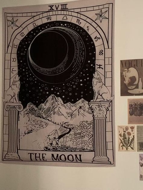 Tarot's Reflections of Inner Wisdom | #tarot #tarotreadersofinstagram #tarotreader #tarotreading Cute Tapestries Aesthetic, Moon Aesthetic Room, Tarot Room Decor, Moon Room Aesthetic, Bedroom Tapestry Ideas, Aesthetic Tapestry Bedroom, Room Tapestry Ideas, Aesthetic Tapestries, Moon Room Decor