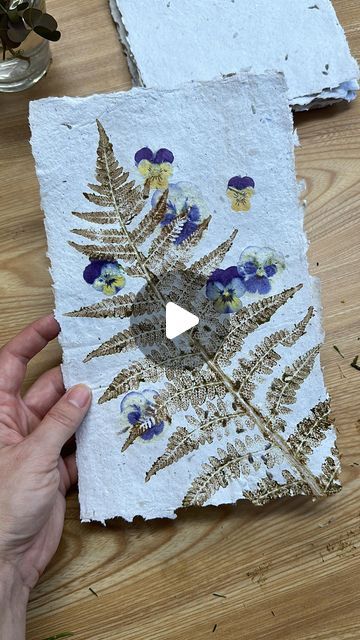 Paper Making Ideas Homemade, Hammer Flowers, Herbarium Art, Hammered Flowers, Mixed Media Art Projects, Pressed Flower Crafts, Mixed Media Cards, Teal Flowers, Paper Making