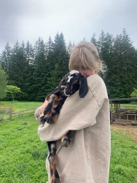 Pet Goat Aesthetic, Farm Pictures Instagram, Goat Yoga Pictures, Baby Goat Photoshoot, Cute Goat House Ideas, Photoshoot With Goats, Cute Farming Outfits, Alpaca Farm Aesthetic, Farm Animal Photoshoot