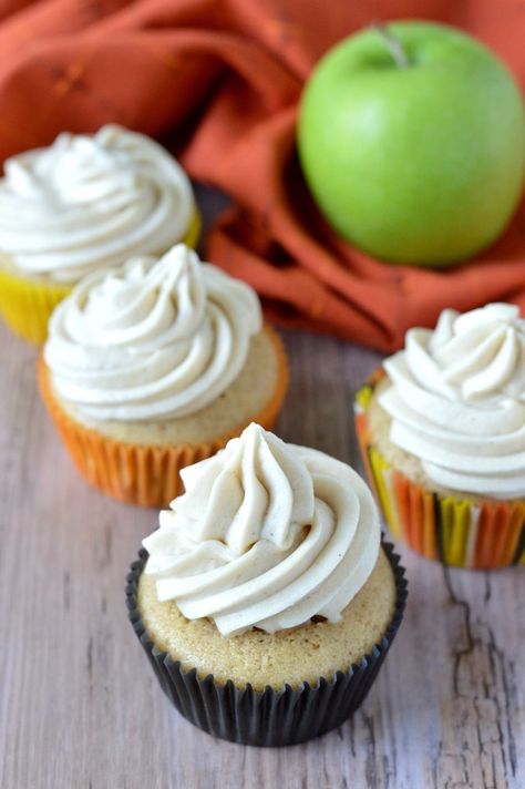 With an apple cider cupcake, apple pie filling and Fireball frosting these apple pie cupcake might cause you to eat more than one. #applepiecupcakes #applecupcakes #fallcupcakes #appleciderrecipes #fireballrecipes | chiselandfork.com Mm Cupcakes, Apple Cider Cupcakes, Cinnamon Buttercream Frosting, Cinnamon Buttercream, Cinnamon Cupcakes, Coconut Dessert, Brownie Desserts, Slow Cooker Desserts, Oreo Dessert