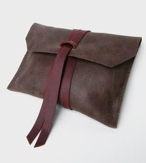 Witch Style, Don Pedro, Leather Envelope, Leather Tie, Handmade Handbags, Envelope Clutch, Minimal Modern, Leather Projects, Leather Bags Handmade