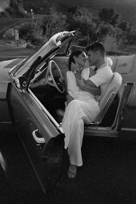 Car Engagement Photos, Classic Engagement Photos, Mike Dirnt, Classic Car Photoshoot, Classy Engagement Photos, Vintage Engagement Photos, Engagement Announcement Photos, Vintage Car Wedding, Cute Engagement Photos